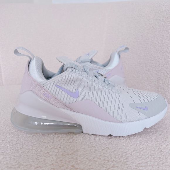 Nike Shoes - Nike Air max 270
